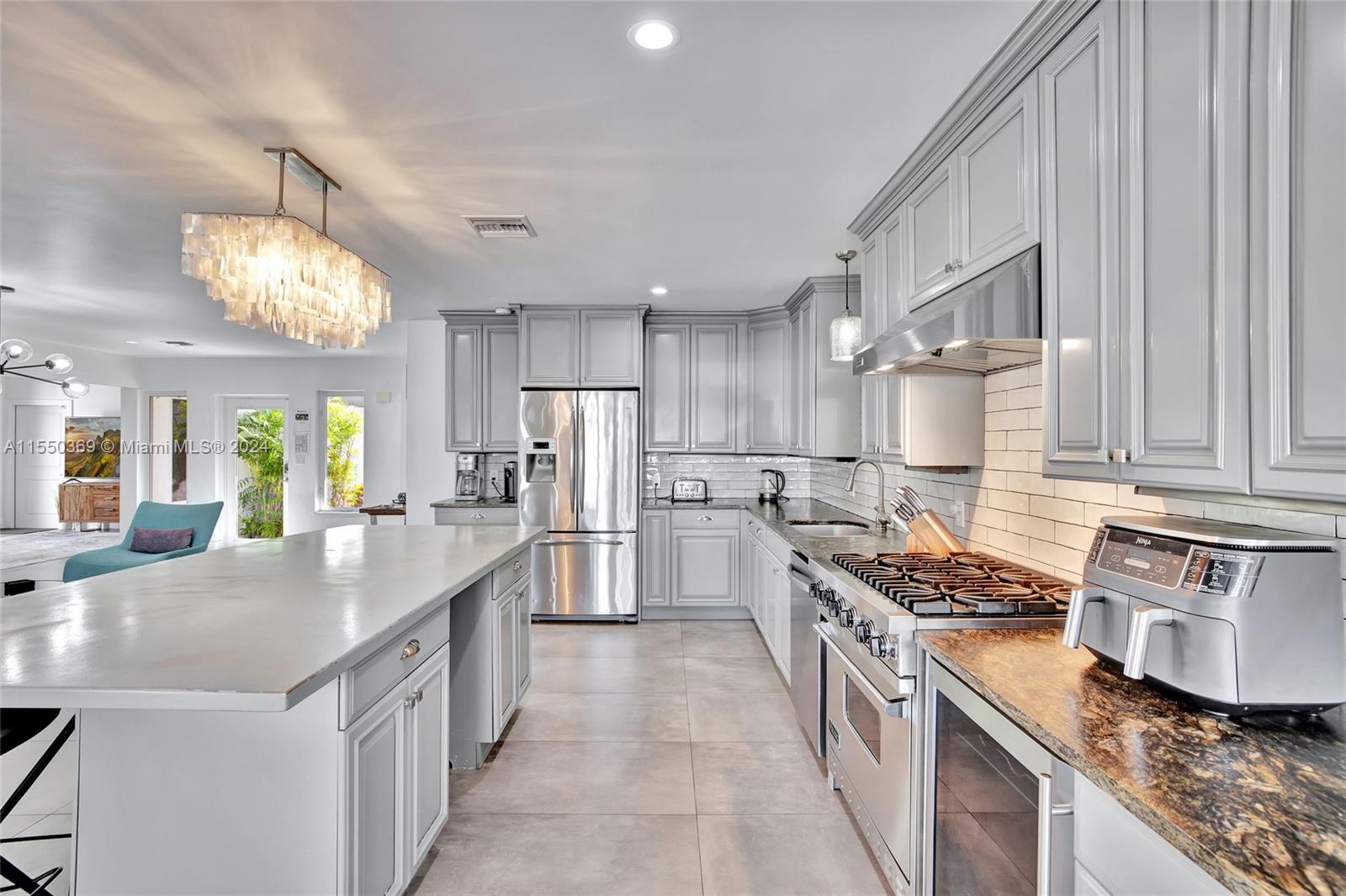 1919 NE 21st St, Fort Lauderdale, Florida 33305, 3 Bedrooms Bedrooms, ,4 BathroomsBathrooms,Residential,For Sale,1919 NE 21st St,A11550369