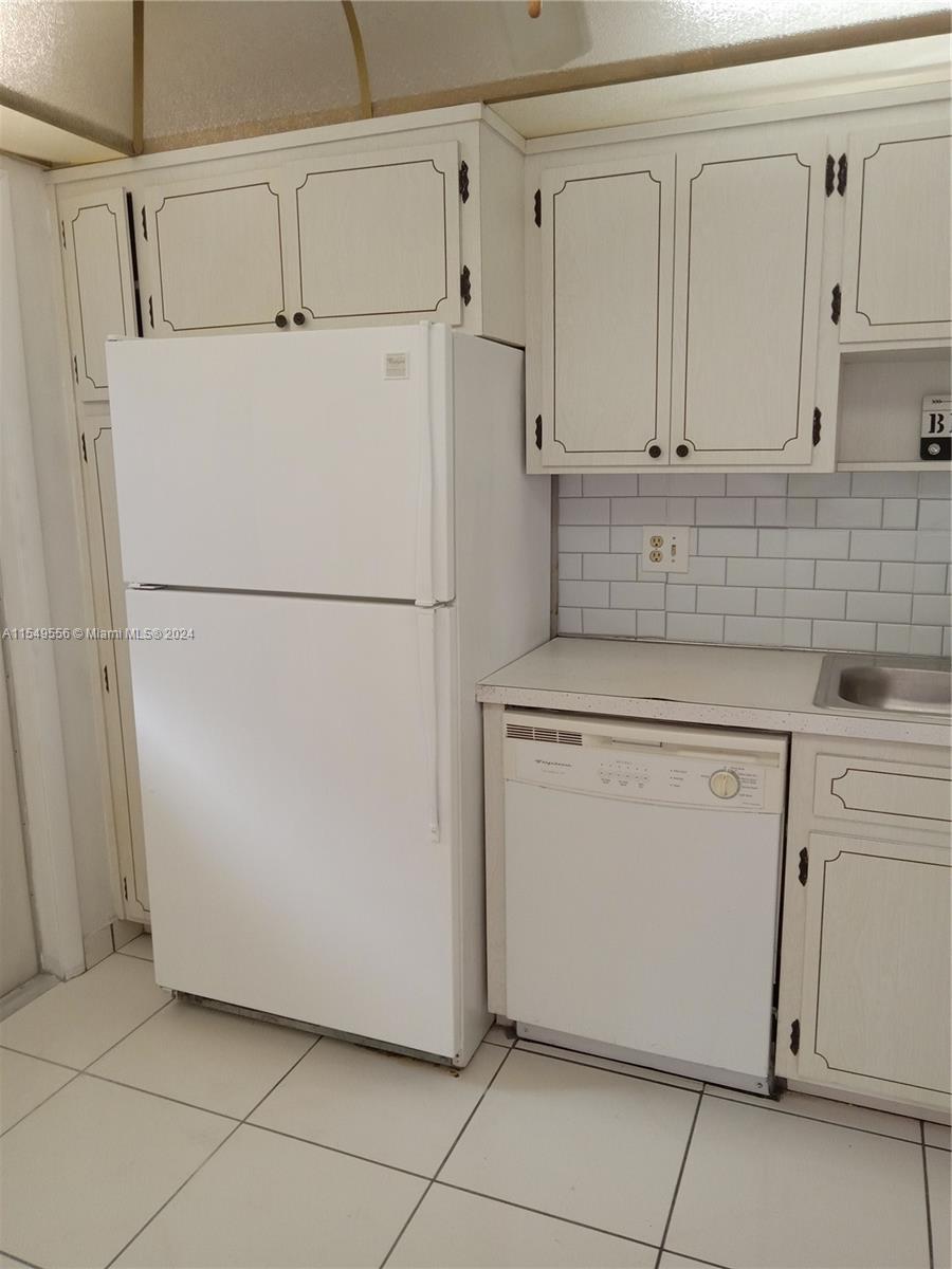 215 SE 3rd Ave 406A, Hallandale Beach, Florida 33009, 2 Bedrooms Bedrooms, ,1 BathroomBathrooms,Residential,For Sale,215 SE 3rd Ave 406A,A11549556