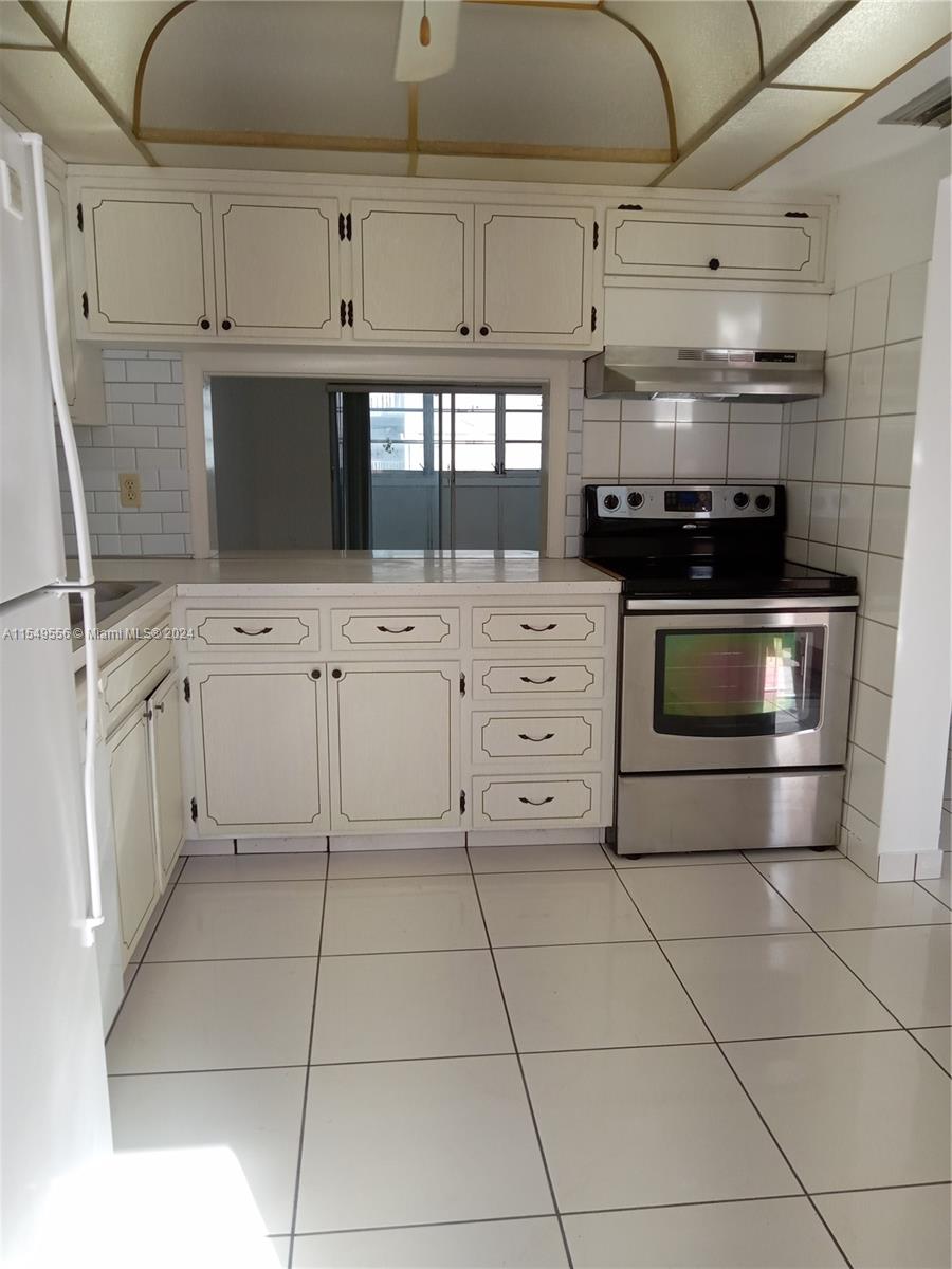 215 SE 3rd Ave 406A, Hallandale Beach, Florida 33009, 2 Bedrooms Bedrooms, ,1 BathroomBathrooms,Residential,For Sale,215 SE 3rd Ave 406A,A11549556