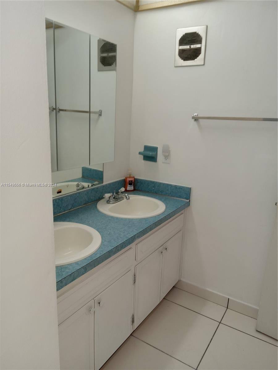 215 SE 3rd Ave 406A, Hallandale Beach, Florida 33009, 2 Bedrooms Bedrooms, ,1 BathroomBathrooms,Residential,For Sale,215 SE 3rd Ave 406A,A11549556