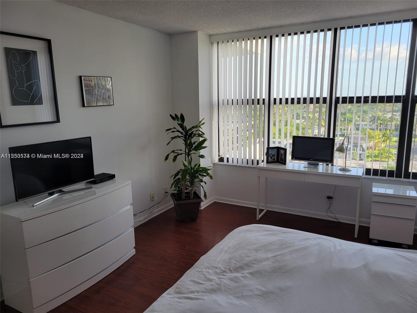 2500 Parkview Dr 1011, Hallandale Beach, Florida 33009, 1 Bedroom Bedrooms, ,1 BathroomBathrooms,Residentiallease,For Rent,2500 Parkview Dr 1011,A11550573