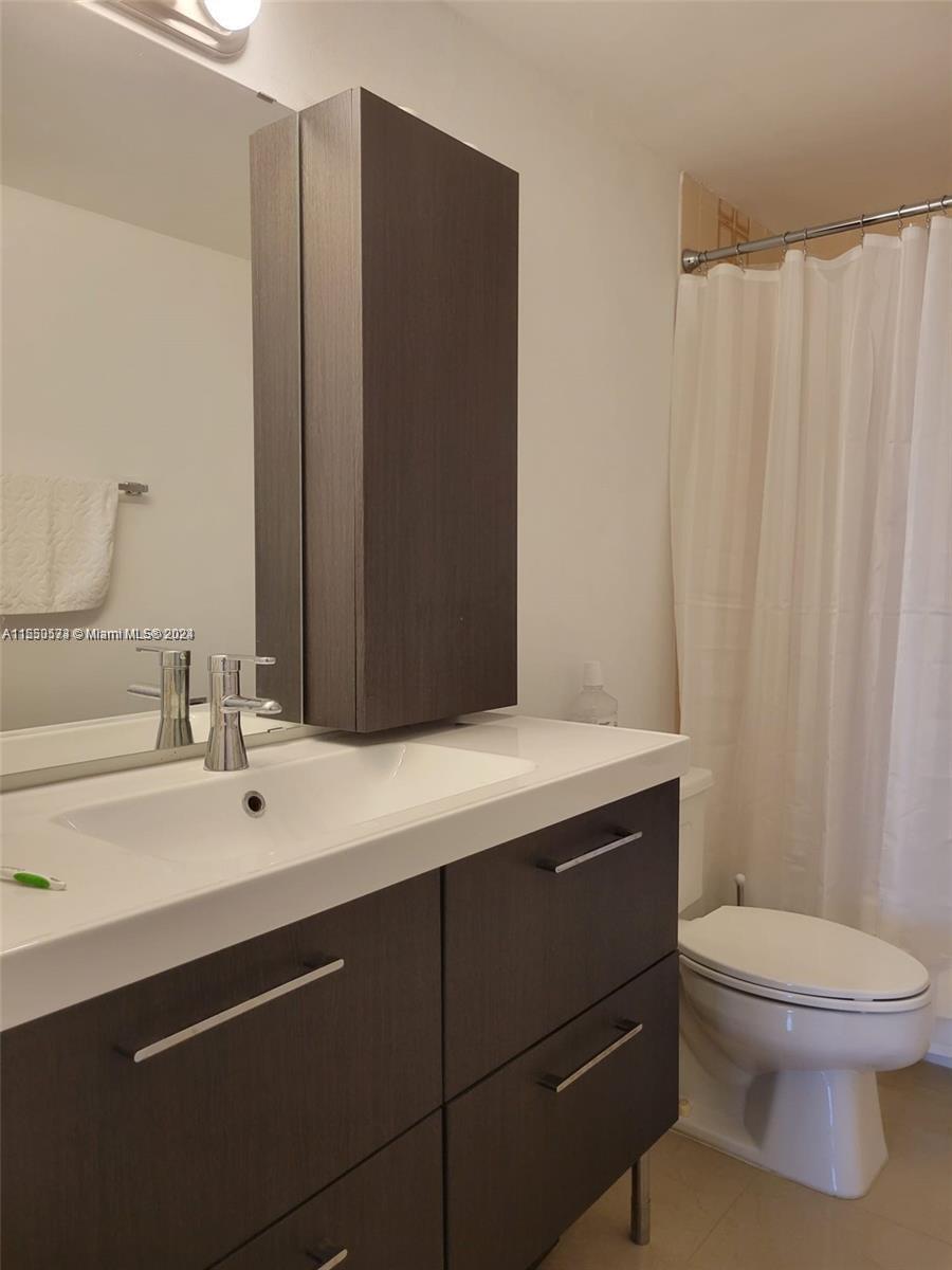 2500 Parkview Dr 1011, Hallandale Beach, Florida 33009, 1 Bedroom Bedrooms, ,1 BathroomBathrooms,Residentiallease,For Rent,2500 Parkview Dr 1011,A11550573