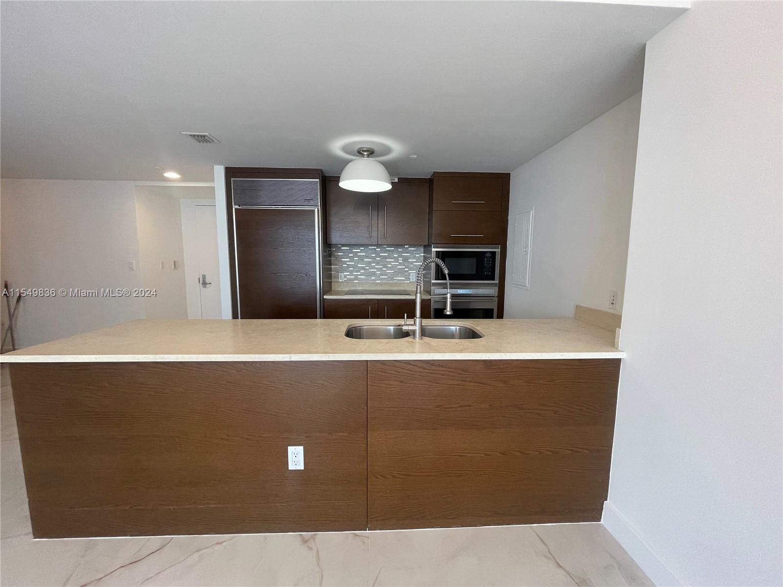 465 Brickell Ave 1705, Miami, Florida 33131, 2 Bedrooms Bedrooms, ,2 BathroomsBathrooms,Residentiallease,For Rent,465 Brickell Ave 1705,A11549836