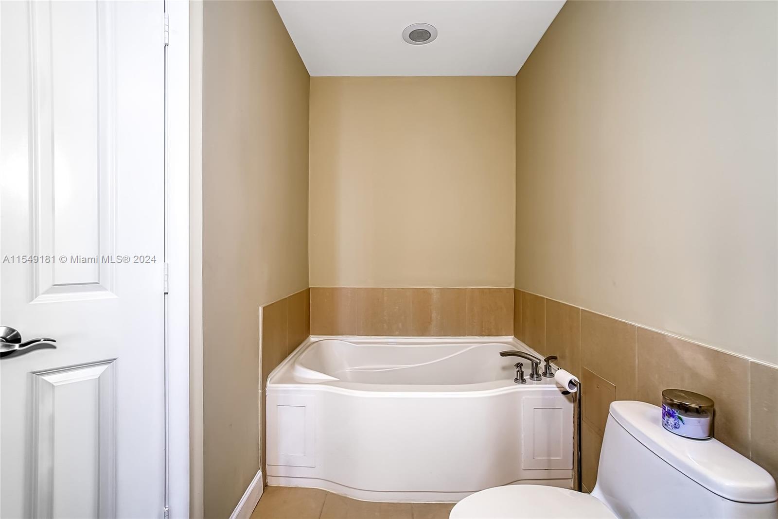 1945 S Ocean Dr 901, Hallandale Beach, Florida 33009, 3 Bedrooms Bedrooms, ,3 BathroomsBathrooms,Residential,For Sale,1945 S Ocean Dr 901,A11549181