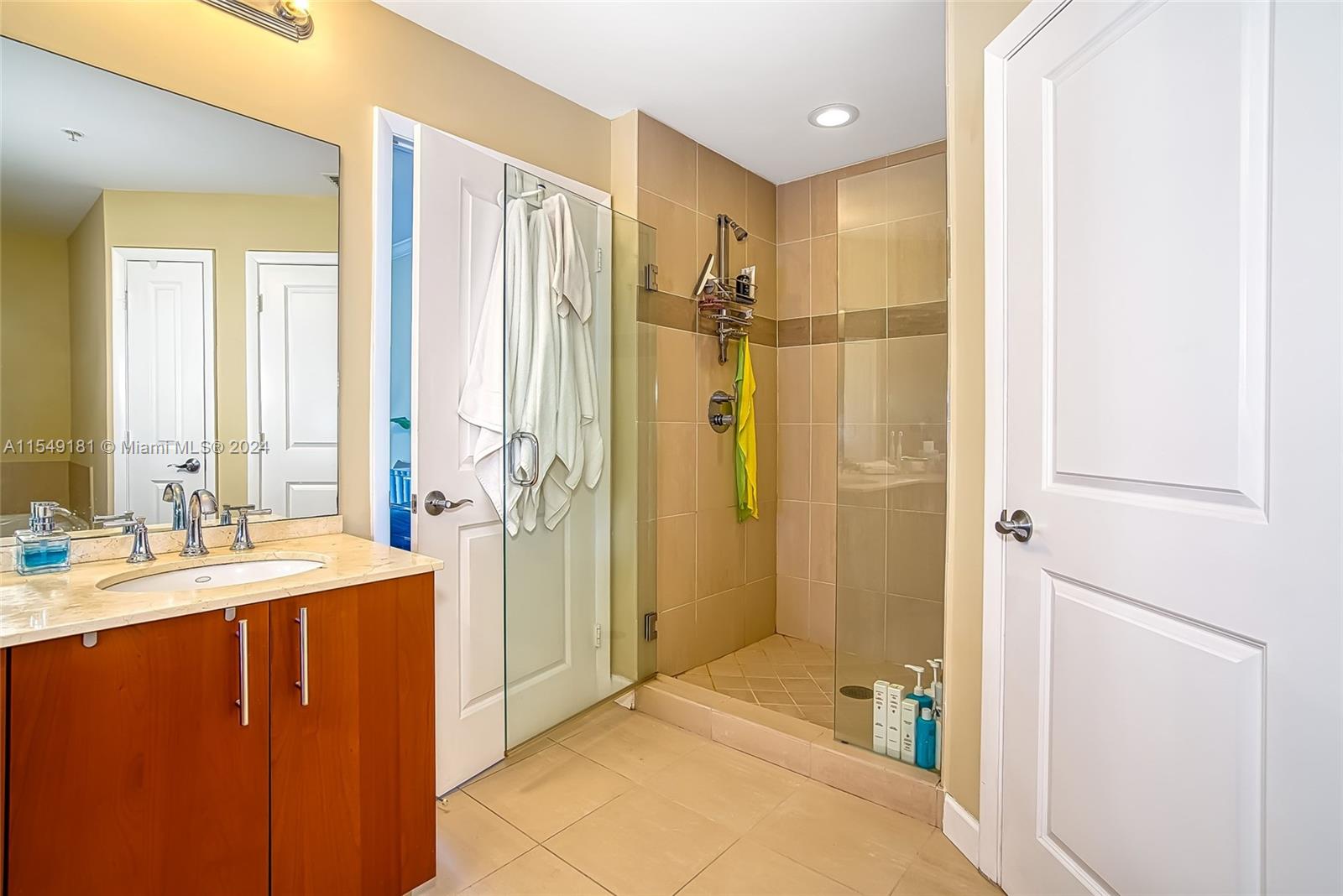 1945 S Ocean Dr 901, Hallandale Beach, Florida 33009, 3 Bedrooms Bedrooms, ,3 BathroomsBathrooms,Residential,For Sale,1945 S Ocean Dr 901,A11549181