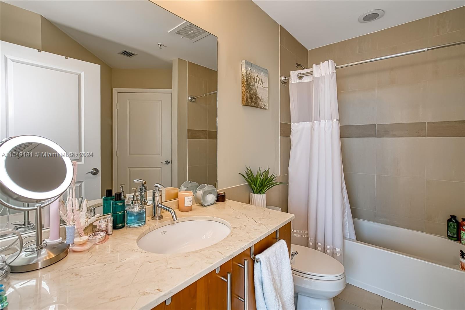 1945 S Ocean Dr 901, Hallandale Beach, Florida 33009, 3 Bedrooms Bedrooms, ,3 BathroomsBathrooms,Residential,For Sale,1945 S Ocean Dr 901,A11549181