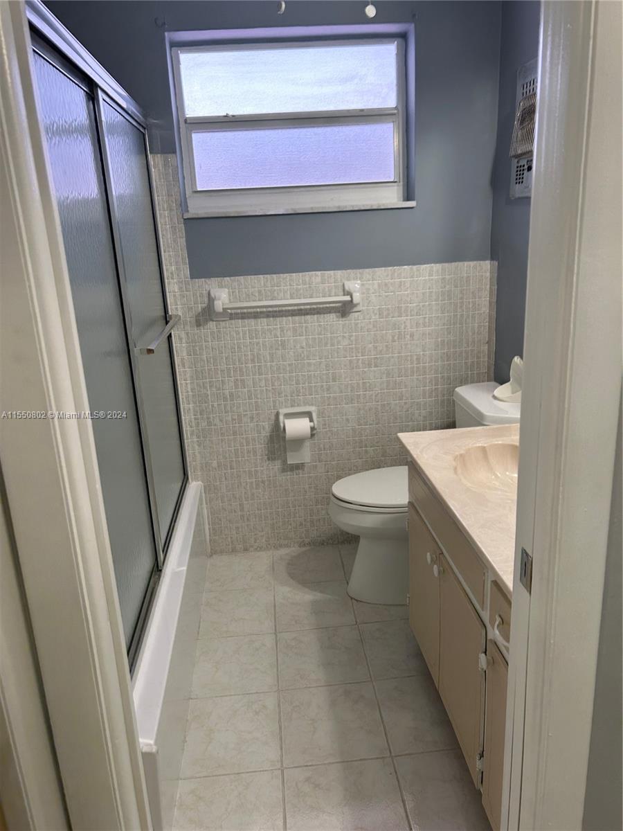 215 SE 3rd Ave 304D, Hallandale Beach, Florida 33009, 1 Bedroom Bedrooms, ,1 BathroomBathrooms,Residential,For Sale,215 SE 3rd Ave 304D,A11550802