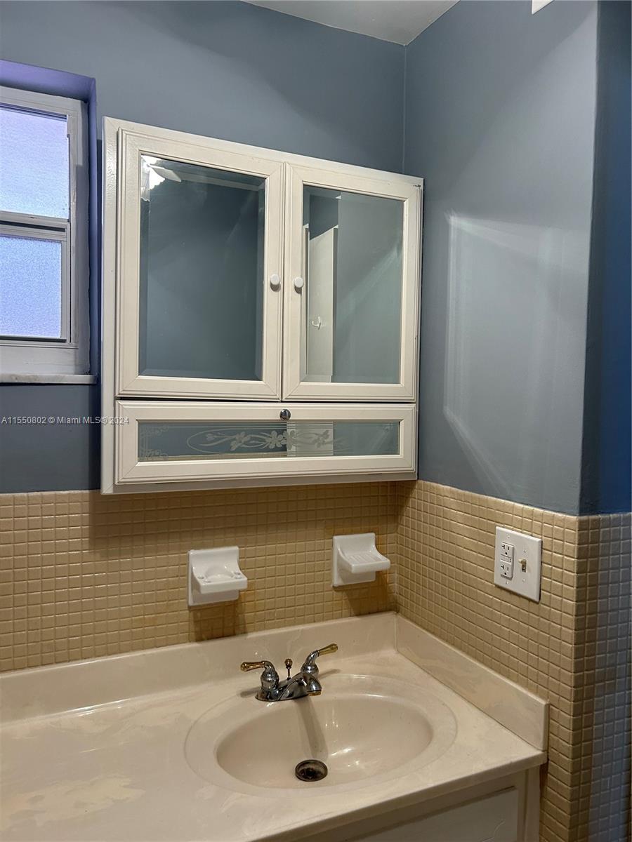 215 SE 3rd Ave 304D, Hallandale Beach, Florida 33009, 1 Bedroom Bedrooms, ,1 BathroomBathrooms,Residential,For Sale,215 SE 3rd Ave 304D,A11550802