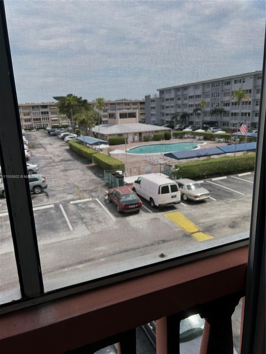 215 SE 3rd Ave 304D, Hallandale Beach, Florida 33009, 1 Bedroom Bedrooms, ,1 BathroomBathrooms,Residential,For Sale,215 SE 3rd Ave 304D,A11550802