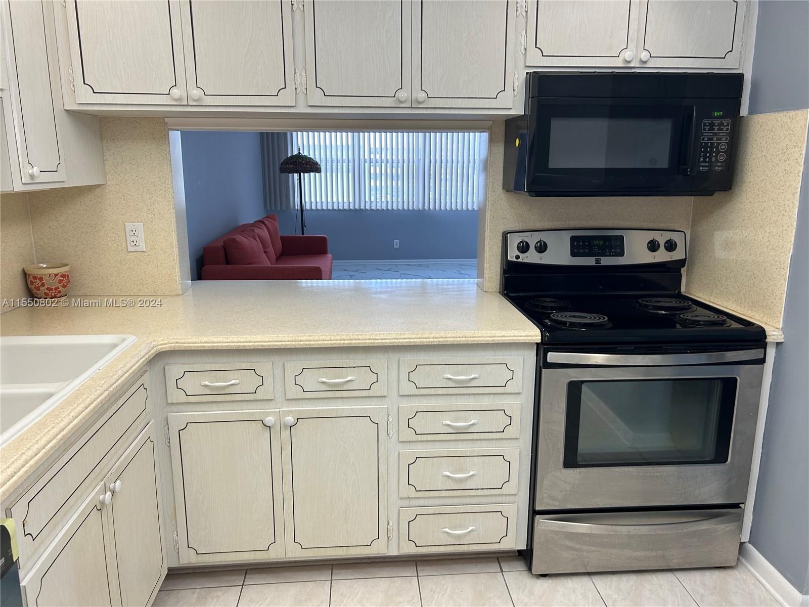 215 SE 3rd Ave 304D, Hallandale Beach, Florida 33009, 1 Bedroom Bedrooms, ,1 BathroomBathrooms,Residential,For Sale,215 SE 3rd Ave 304D,A11550802