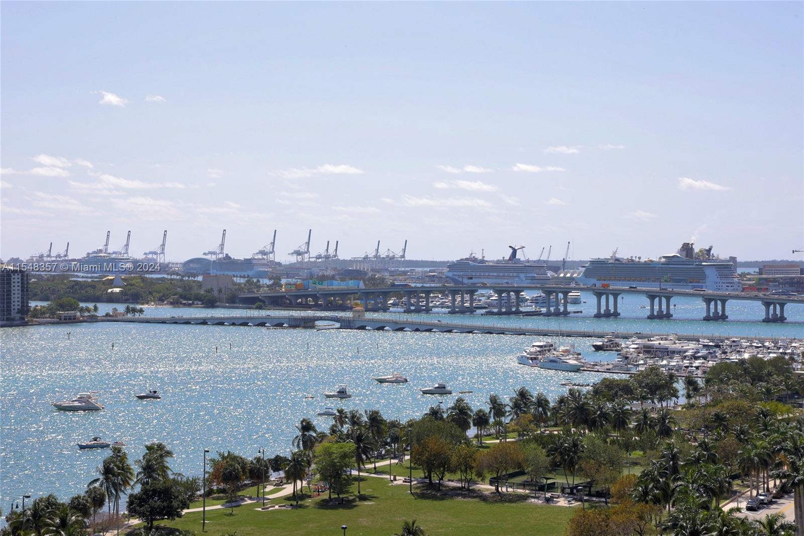 Apartamento à Venda in Miami, FL