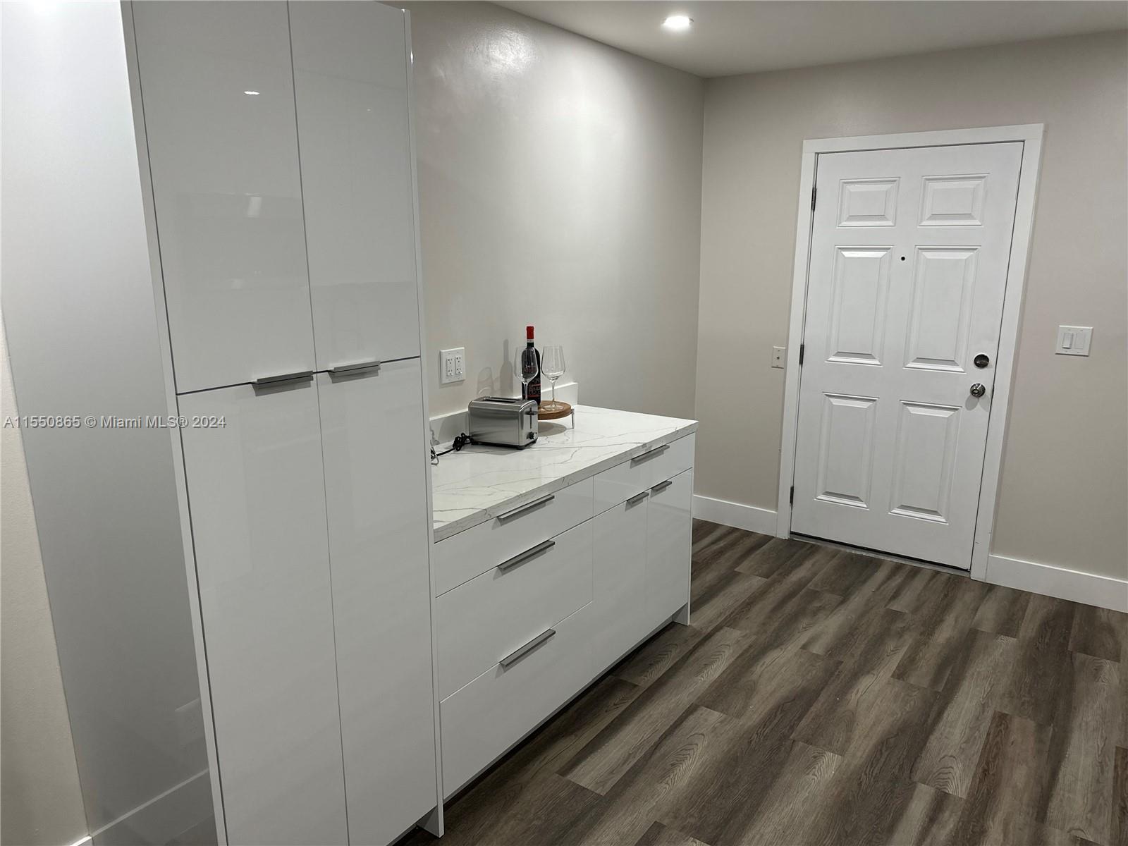 Fort Lauderdale, Florida 33301, 1 Bedroom Bedrooms, ,1 BathroomBathrooms,Residentiallease,For Rent,A11550865