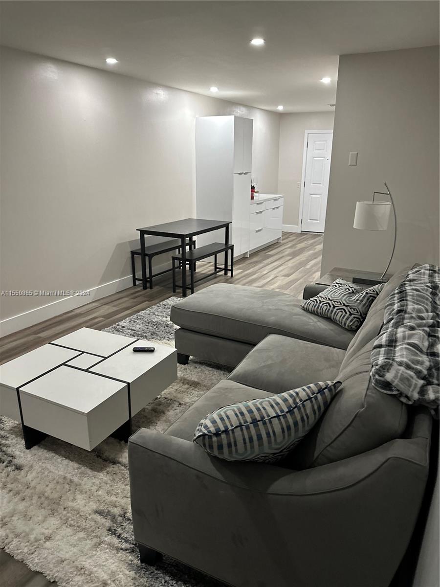 Fort Lauderdale, Florida 33301, 1 Bedroom Bedrooms, ,1 BathroomBathrooms,Residentiallease,For Rent,A11550865