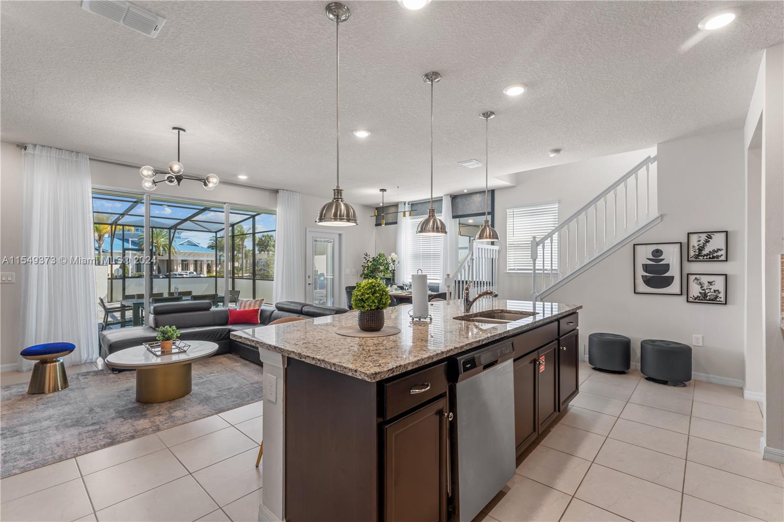917 Paradise, Davenport, FL, 33897 United States, 5 Bedrooms Bedrooms, ,4 BathroomsBathrooms,Residential,For Sale,Paradise,A11549373