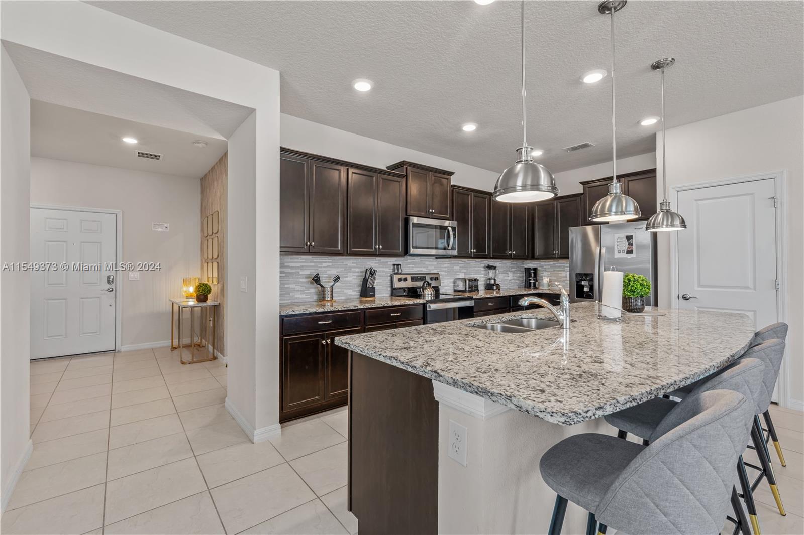 917 Paradise, Davenport, FL, 33897 United States, 5 Bedrooms Bedrooms, ,4 BathroomsBathrooms,Residential,For Sale,Paradise,A11549373