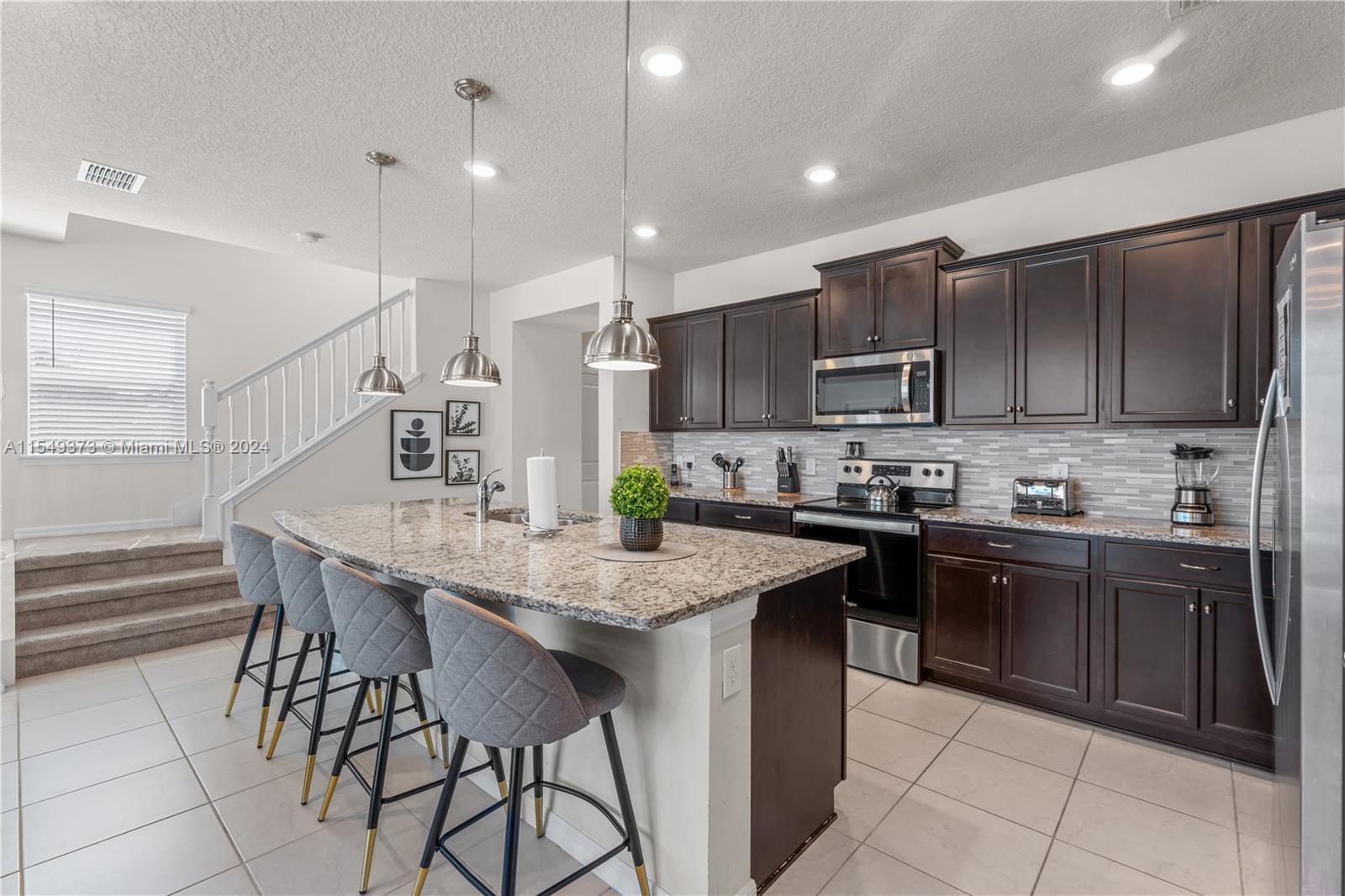 917 Paradise, Davenport, FL, 33897 United States, 5 Bedrooms Bedrooms, ,4 BathroomsBathrooms,Residential,For Sale,Paradise,A11549373