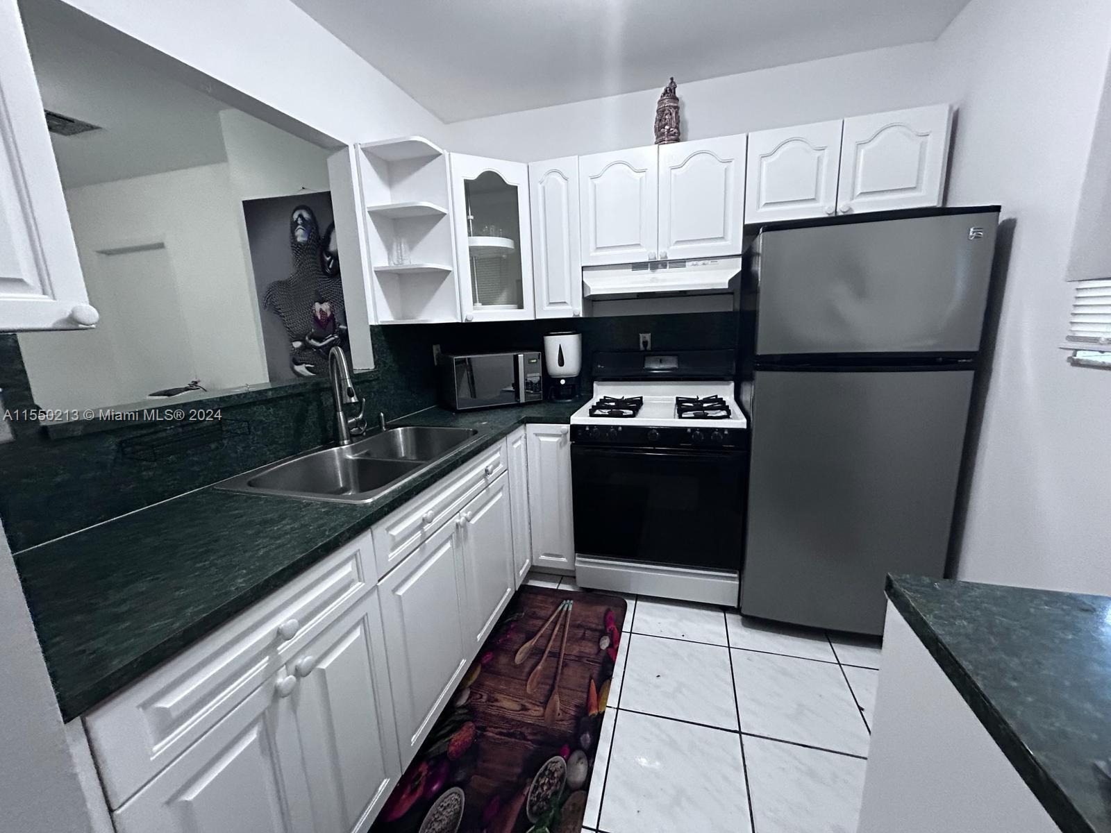 2141 Biarritz Dr 4, Miami Beach, Florida 33141, 1 Bedroom Bedrooms, ,1 BathroomBathrooms,Residentiallease,For Rent,2141 Biarritz Dr 4,A11550213