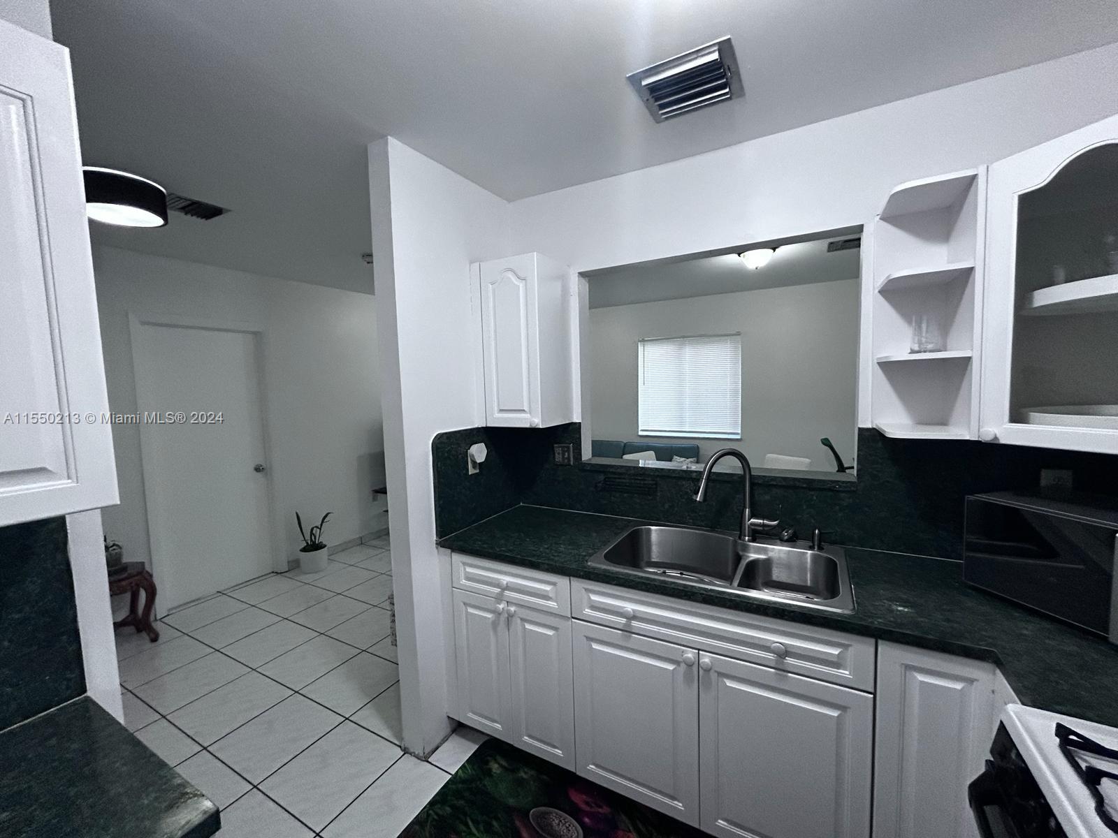 2141 Biarritz Dr 4, Miami Beach, Florida 33141, 1 Bedroom Bedrooms, ,1 BathroomBathrooms,Residentiallease,For Rent,2141 Biarritz Dr 4,A11550213