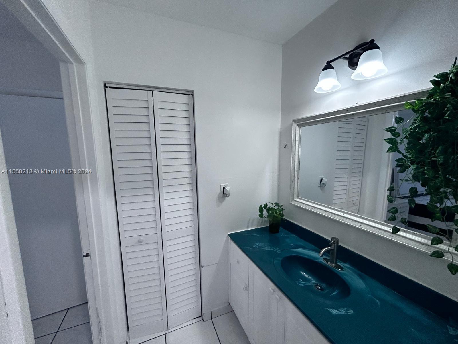 2141 Biarritz Dr 4, Miami Beach, Florida 33141, 1 Bedroom Bedrooms, ,1 BathroomBathrooms,Residentiallease,For Rent,2141 Biarritz Dr 4,A11550213