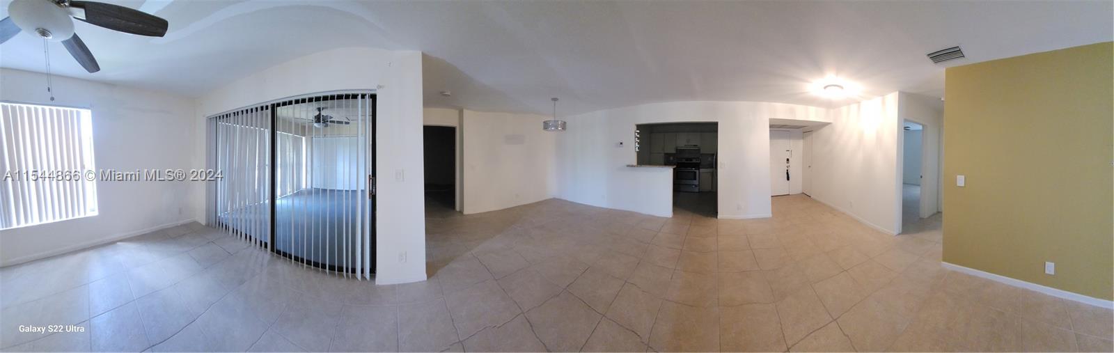 Wide View Living Area
