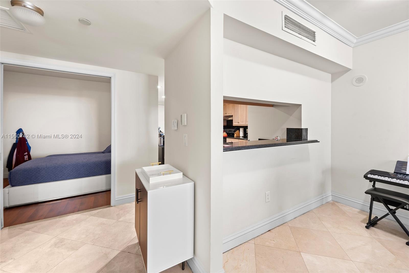 9559 Collins Ave S5-F, Surfside, FL 33154, 1 Bedroom Bedrooms, ,2 BathroomsBathrooms,Residential,For Sale,Collins Ave,A11550742