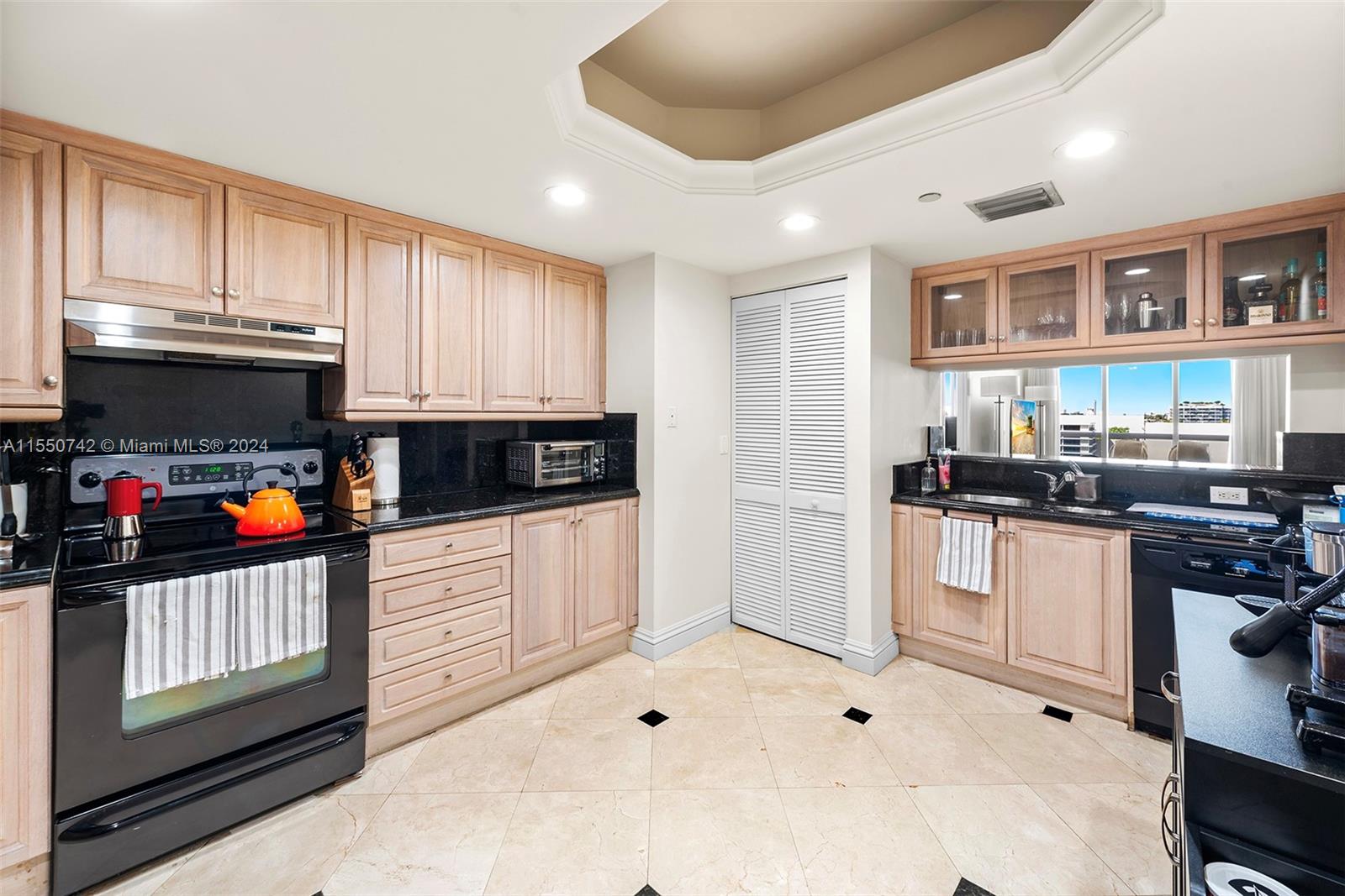 9559 Collins Ave S5-F, Surfside, FL 33154, 1 Bedroom Bedrooms, ,2 BathroomsBathrooms,Residential,For Sale,Collins Ave,A11550742