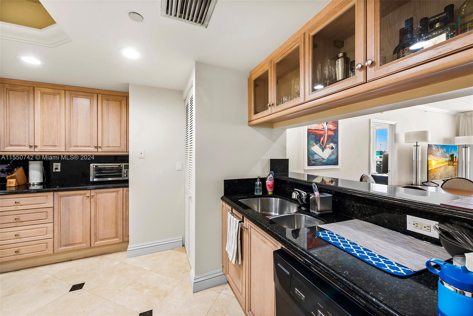 9559 Collins Ave S5-F, Surfside, FL 33154, 1 Bedroom Bedrooms, ,2 BathroomsBathrooms,Residential,For Sale,Collins Ave,A11550742