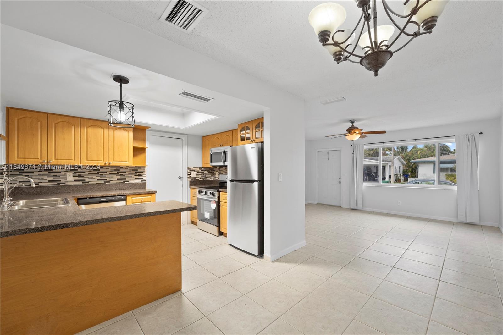 970 69th Ave, Margate, FL, 33063 United States, 3 Bedrooms Bedrooms, ,2 BathroomsBathrooms,Residential,For Sale,69th Ave,A11549671