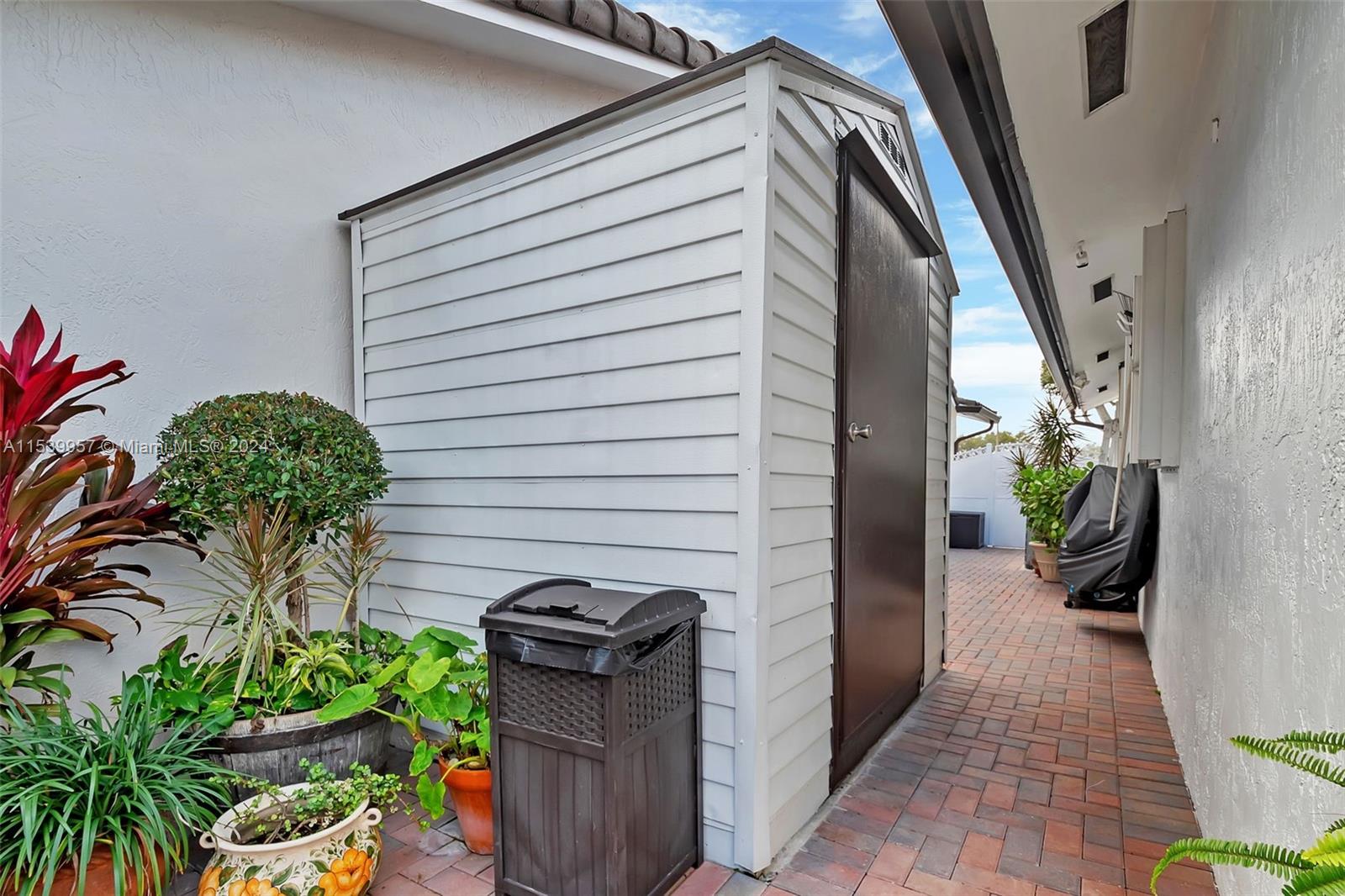 
Shed