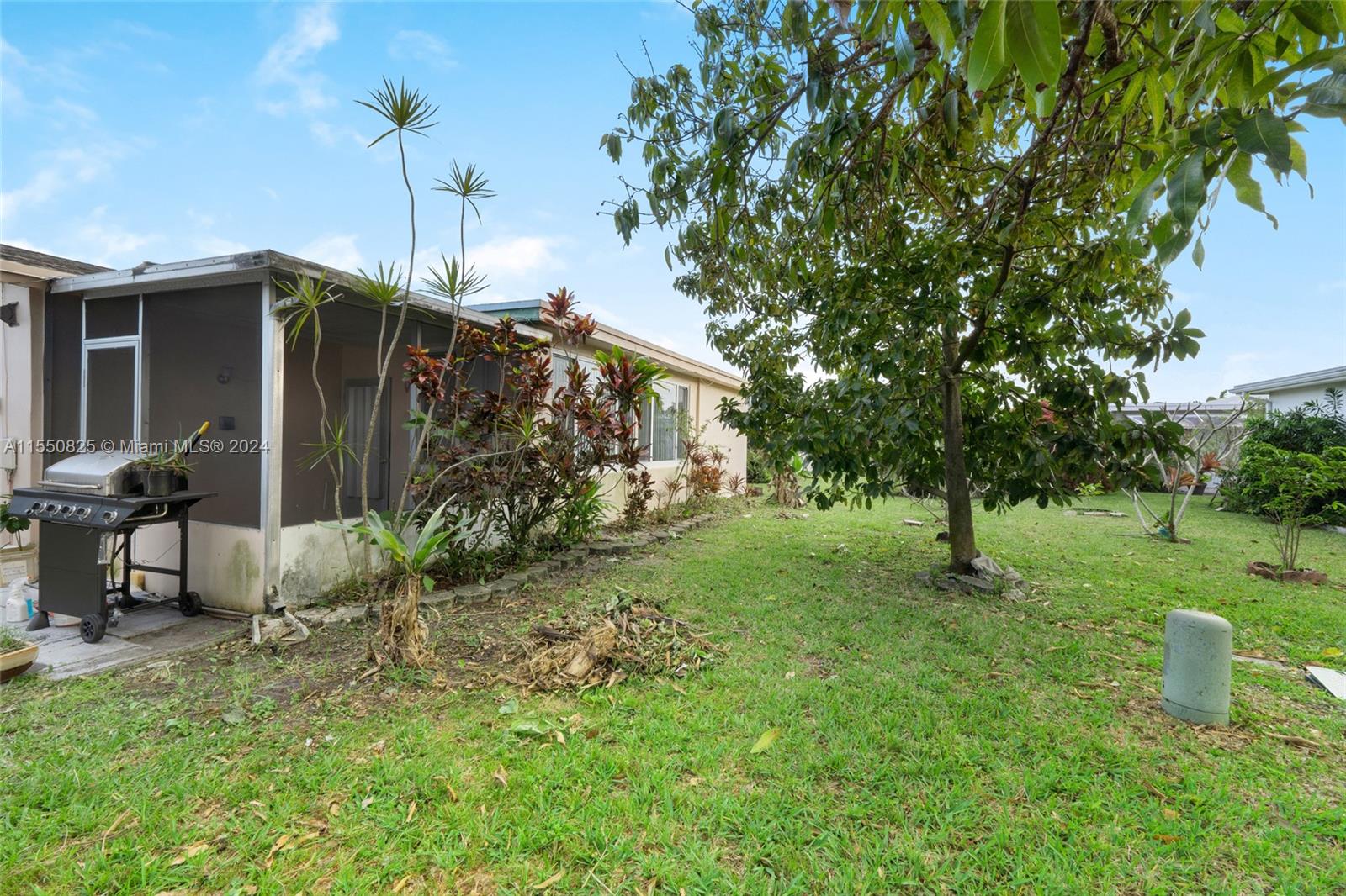5721 65th Ter, Tamarac, FL, 33321 United States, 2 Bedrooms Bedrooms, ,1 BathroomBathrooms,Residential,For Sale,65th Ter,A11550825
