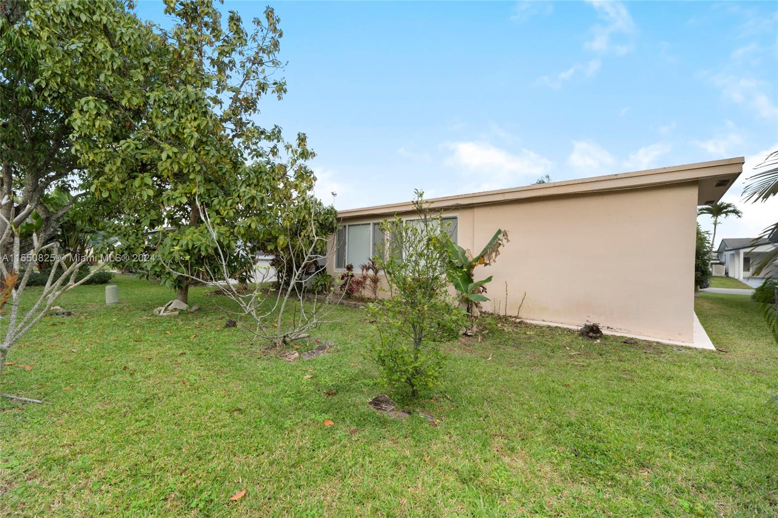 5721 65th Ter, Tamarac, FL, 33321 United States, 2 Bedrooms Bedrooms, ,1 BathroomBathrooms,Residential,For Sale,65th Ter,A11550825