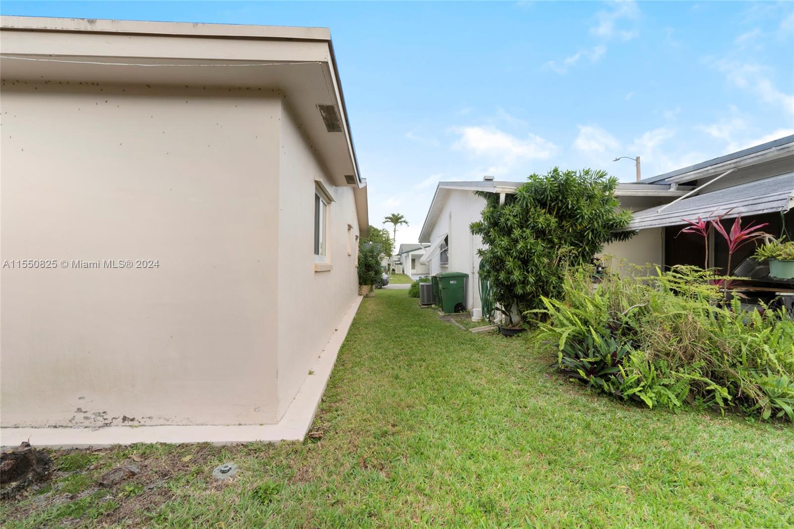 5721 NW 65th Ter, Tamarac, Florida 33321, 2 Bedrooms Bedrooms, 1 Room Rooms,1 BathroomBathrooms,Residential,For Sale,5721 NW 65th Ter,A11550825