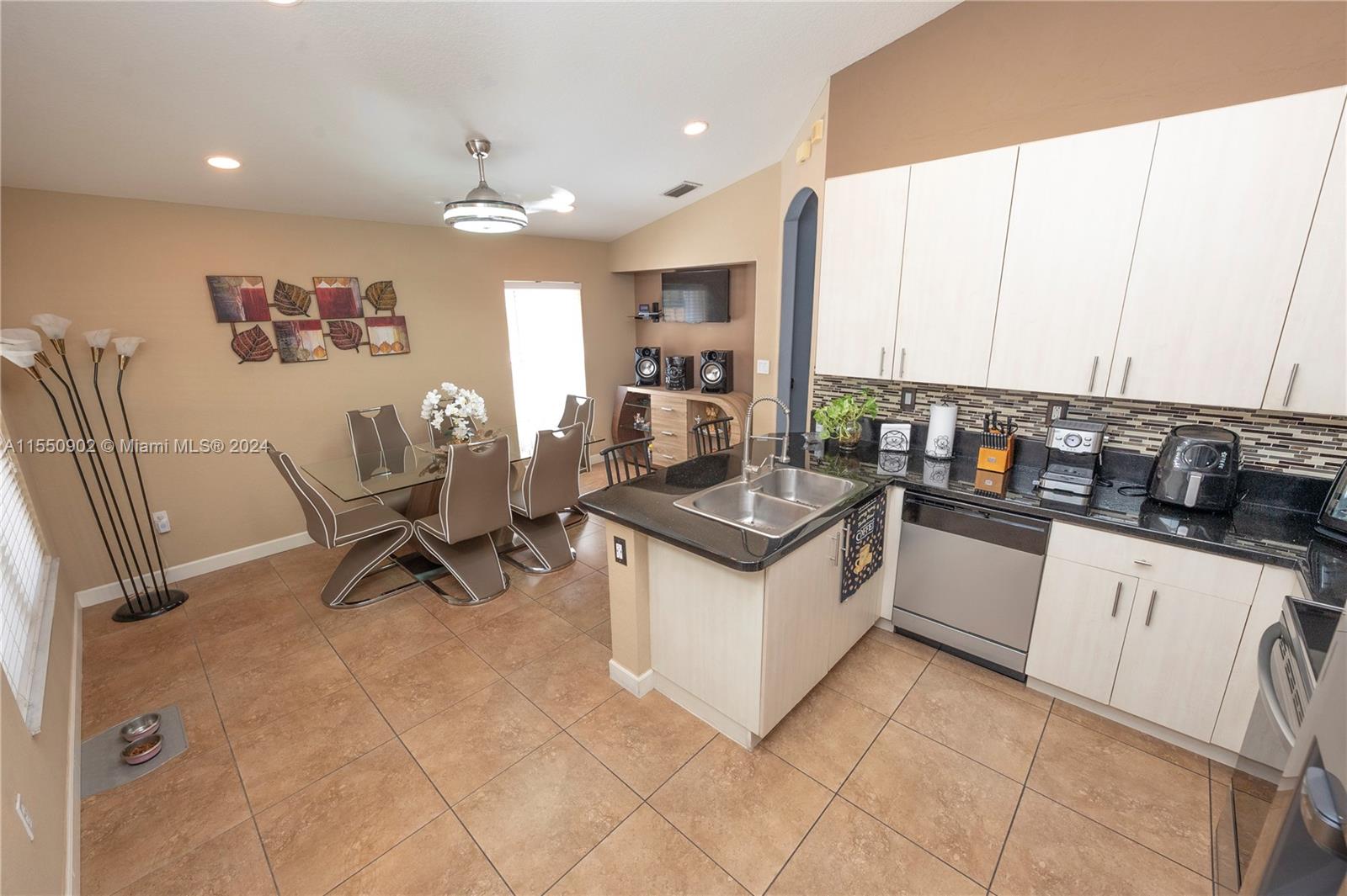 1411 SE 18th Ter, Homestead, Florida 33035, 3 Bedrooms Bedrooms, ,2 BathroomsBathrooms,Residential,For Sale,1411 SE 18th Ter,A11550902