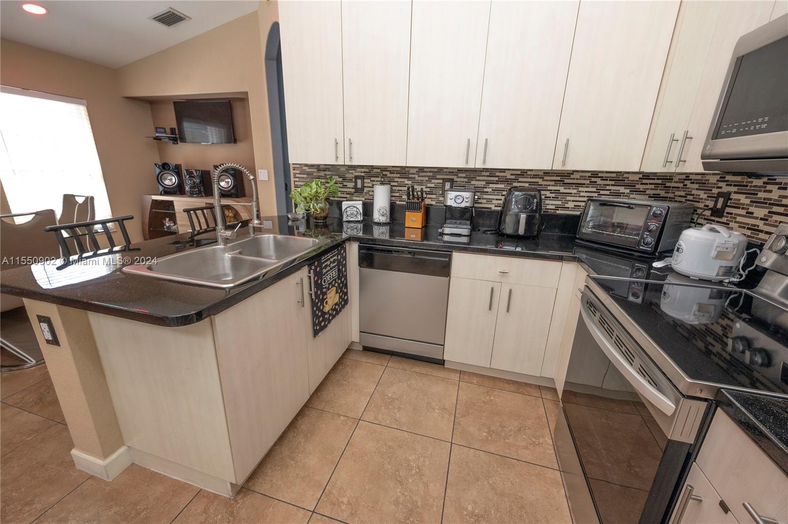 1411 SE 18th Ter, Homestead, Florida 33035, 3 Bedrooms Bedrooms, ,2 BathroomsBathrooms,Residential,For Sale,1411 SE 18th Ter,A11550902