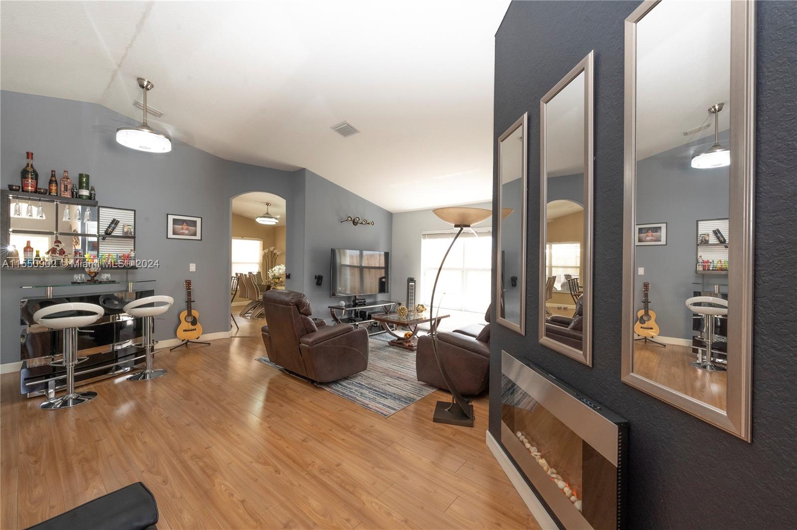 1411 SE 18th Ter, Homestead, Florida 33035, 3 Bedrooms Bedrooms, ,2 BathroomsBathrooms,Residential,For Sale,1411 SE 18th Ter,A11550902