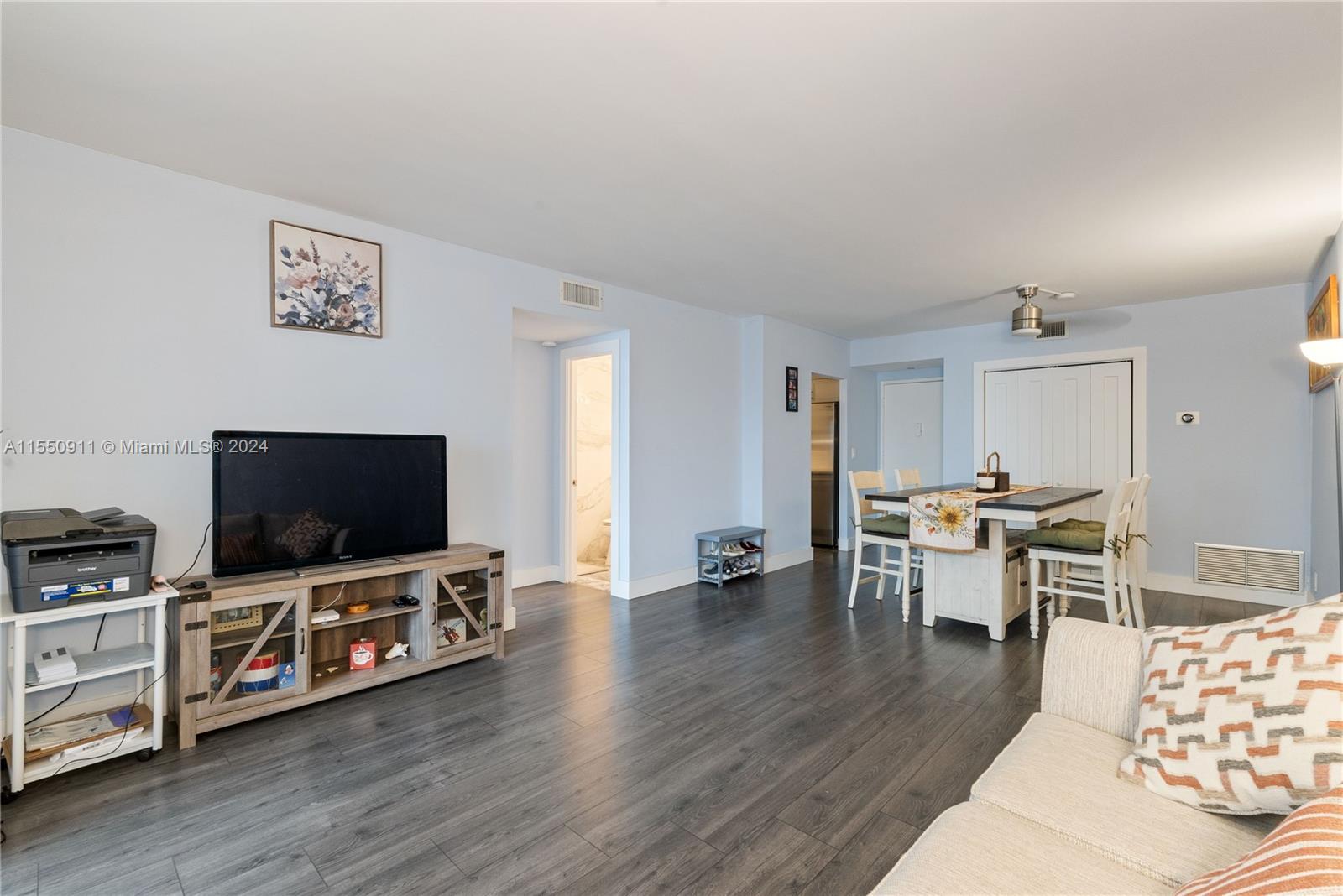 4200 Hillcrest Dr 208, Hollywood, Florida 33021, 1 Bedroom Bedrooms, ,1 BathroomBathrooms,Residential,For Sale,4200 Hillcrest Dr 208,A11550911