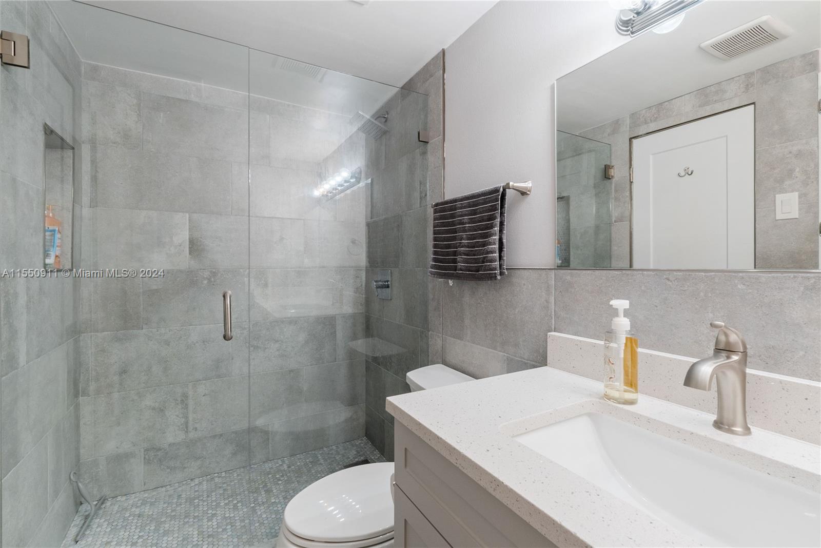 4200 Hillcrest Dr 208, Hollywood, Florida 33021, 1 Bedroom Bedrooms, ,1 BathroomBathrooms,Residential,For Sale,4200 Hillcrest Dr 208,A11550911