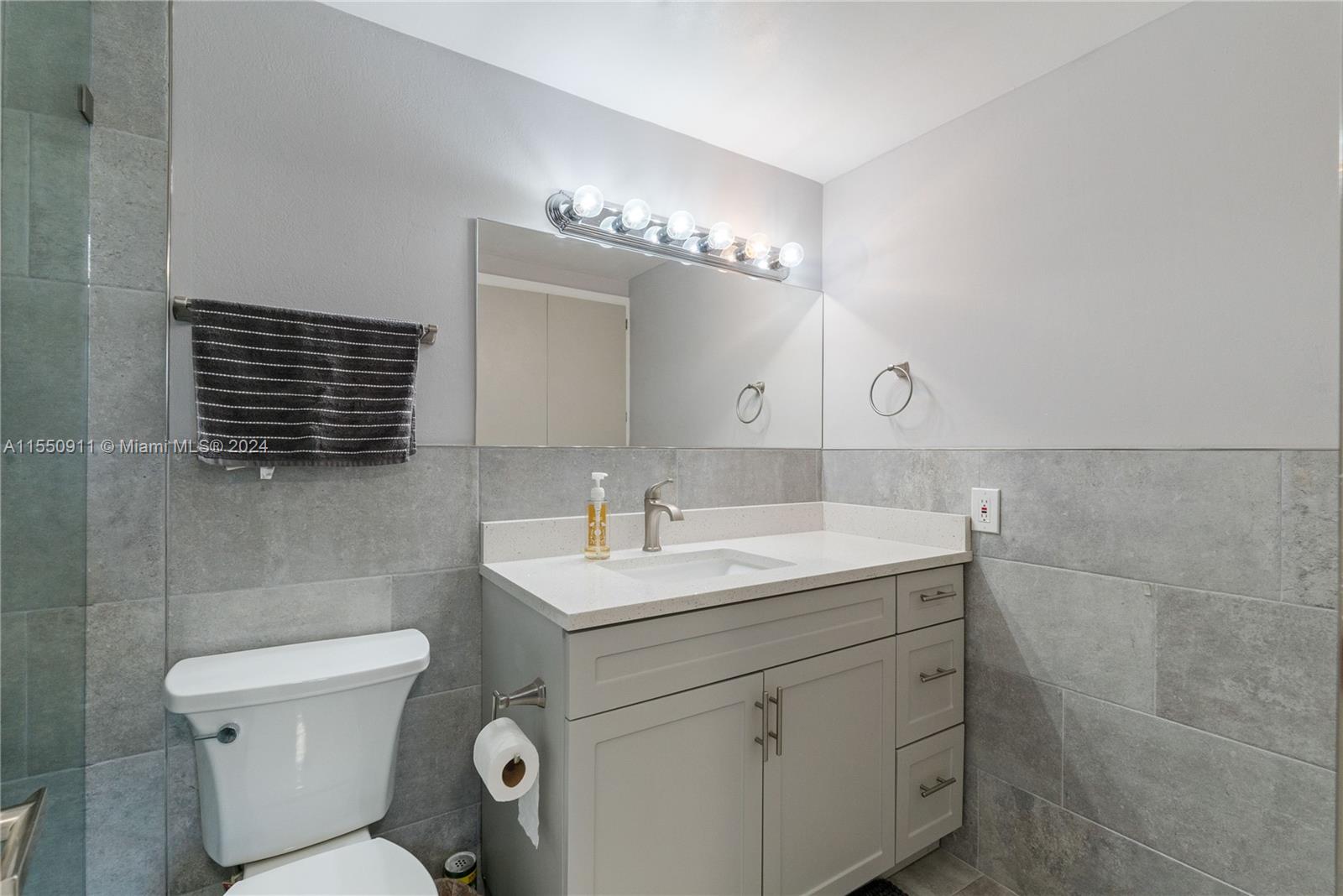 4200 Hillcrest Dr 208, Hollywood, Florida 33021, 1 Bedroom Bedrooms, ,1 BathroomBathrooms,Residential,For Sale,4200 Hillcrest Dr 208,A11550911