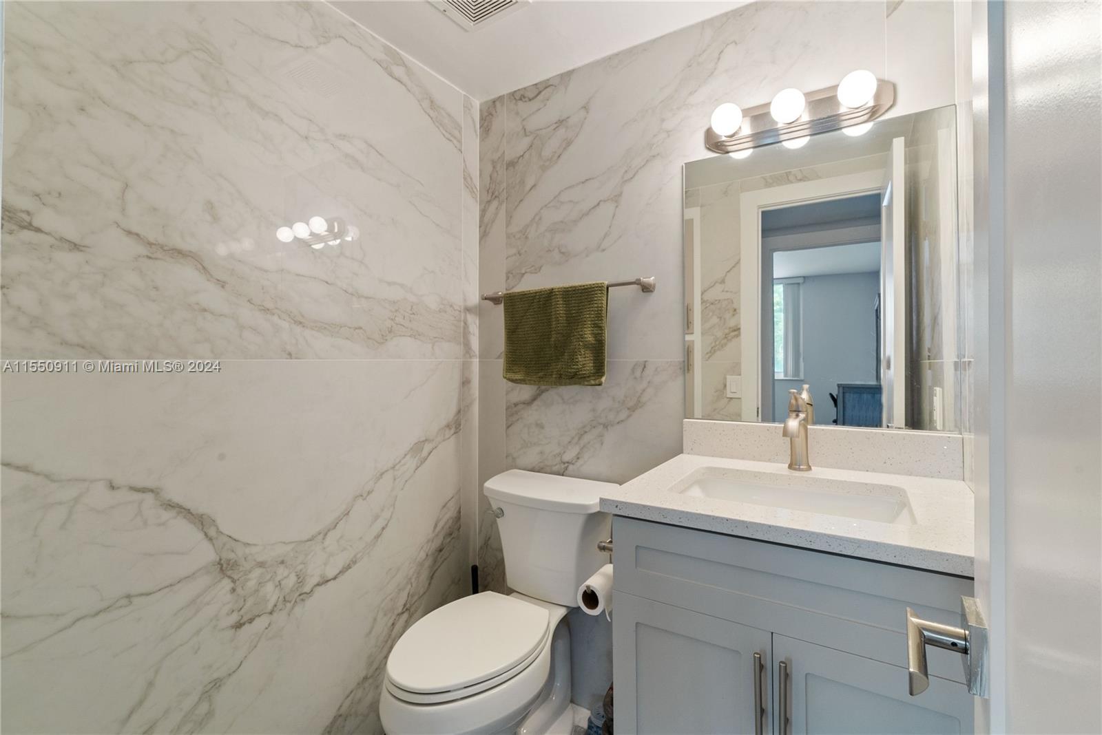 4200 Hillcrest Dr 208, Hollywood, Florida 33021, 1 Bedroom Bedrooms, ,1 BathroomBathrooms,Residential,For Sale,4200 Hillcrest Dr 208,A11550911