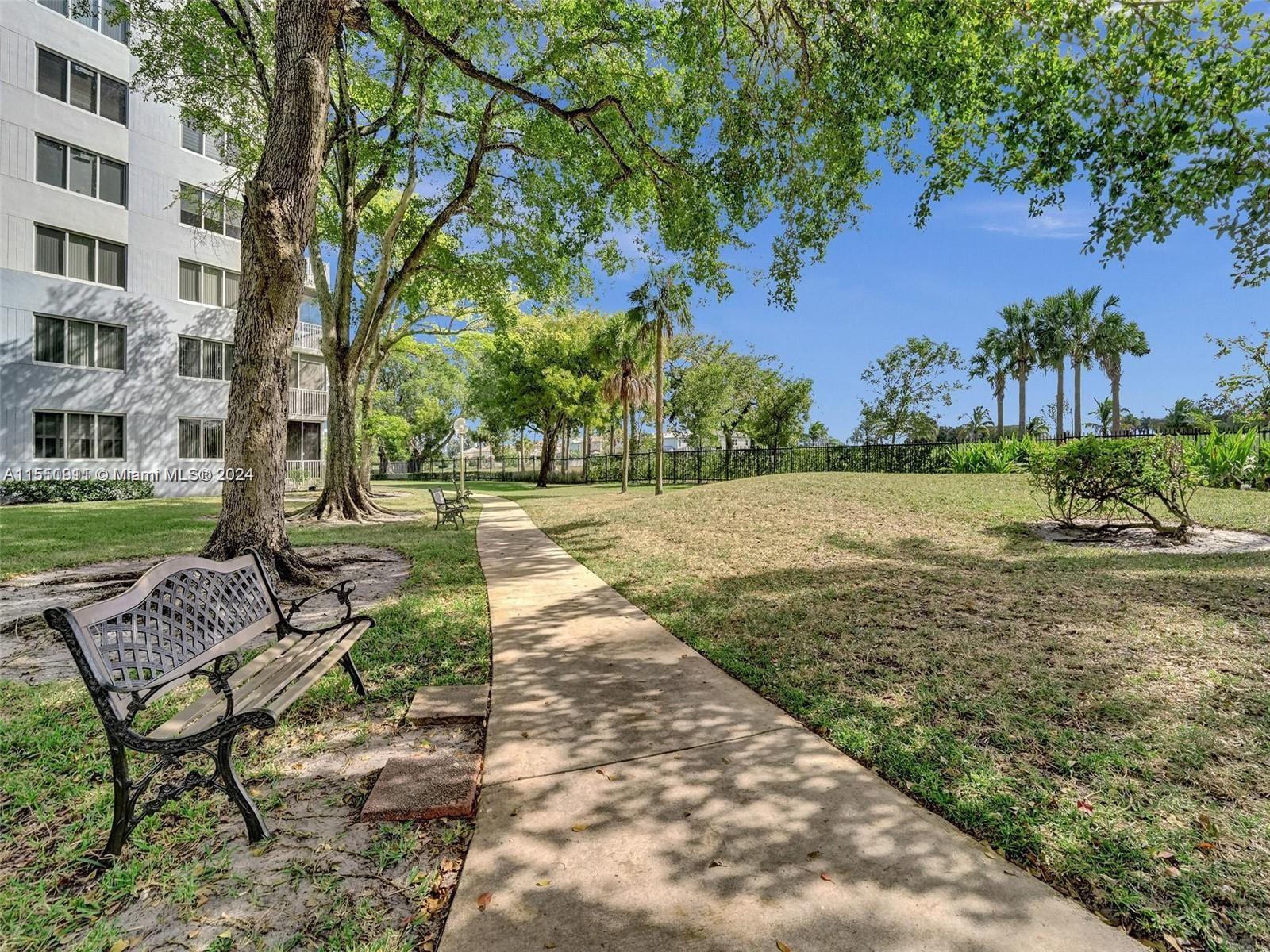 4200 Hillcrest Dr 208, Hollywood, Florida 33021, 1 Bedroom Bedrooms, ,1 BathroomBathrooms,Residential,For Sale,4200 Hillcrest Dr 208,A11550911