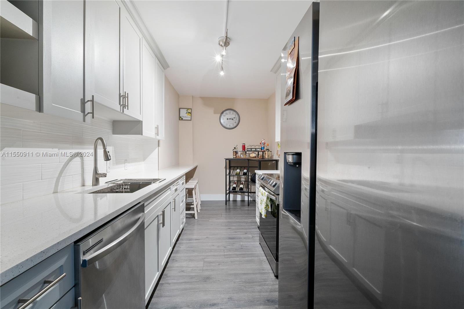 4200 Hillcrest Dr 208, Hollywood, Florida 33021, 1 Bedroom Bedrooms, ,1 BathroomBathrooms,Residential,For Sale,4200 Hillcrest Dr 208,A11550911