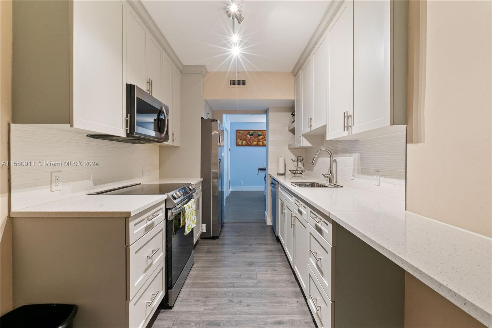 4200 Hillcrest Dr 208, Hollywood, Florida 33021, 1 Bedroom Bedrooms, ,1 BathroomBathrooms,Residential,For Sale,4200 Hillcrest Dr 208,A11550911