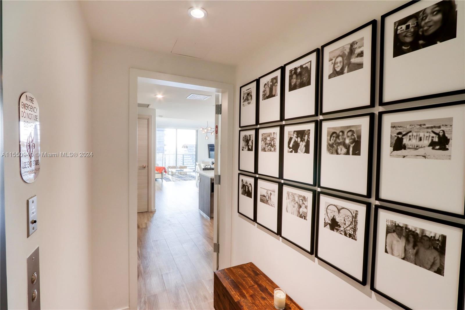 Private foyer entrance to unit from elevator