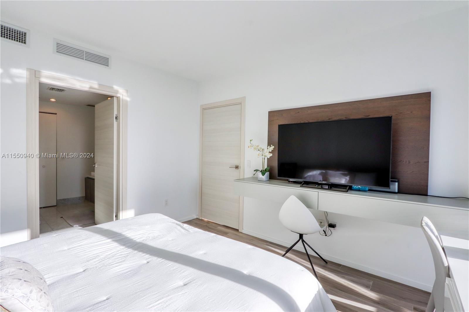801 Miami Ave, Miami, FL, 33130 United States, 2 Bedrooms Bedrooms, ,2 BathroomsBathrooms,Residential,For Sale,Miami Ave,A11550940