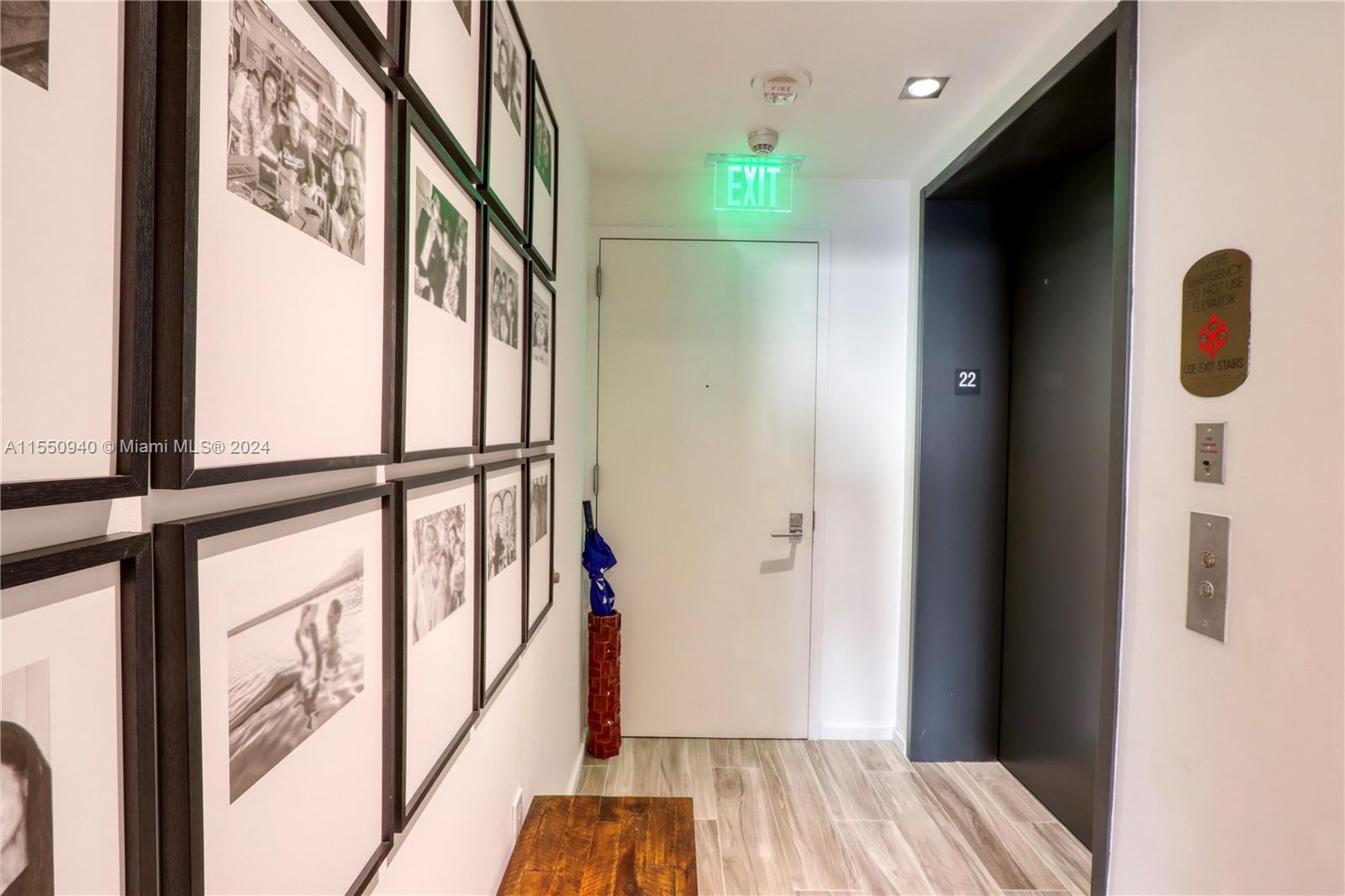 Private foyer entrance to unit from elevator