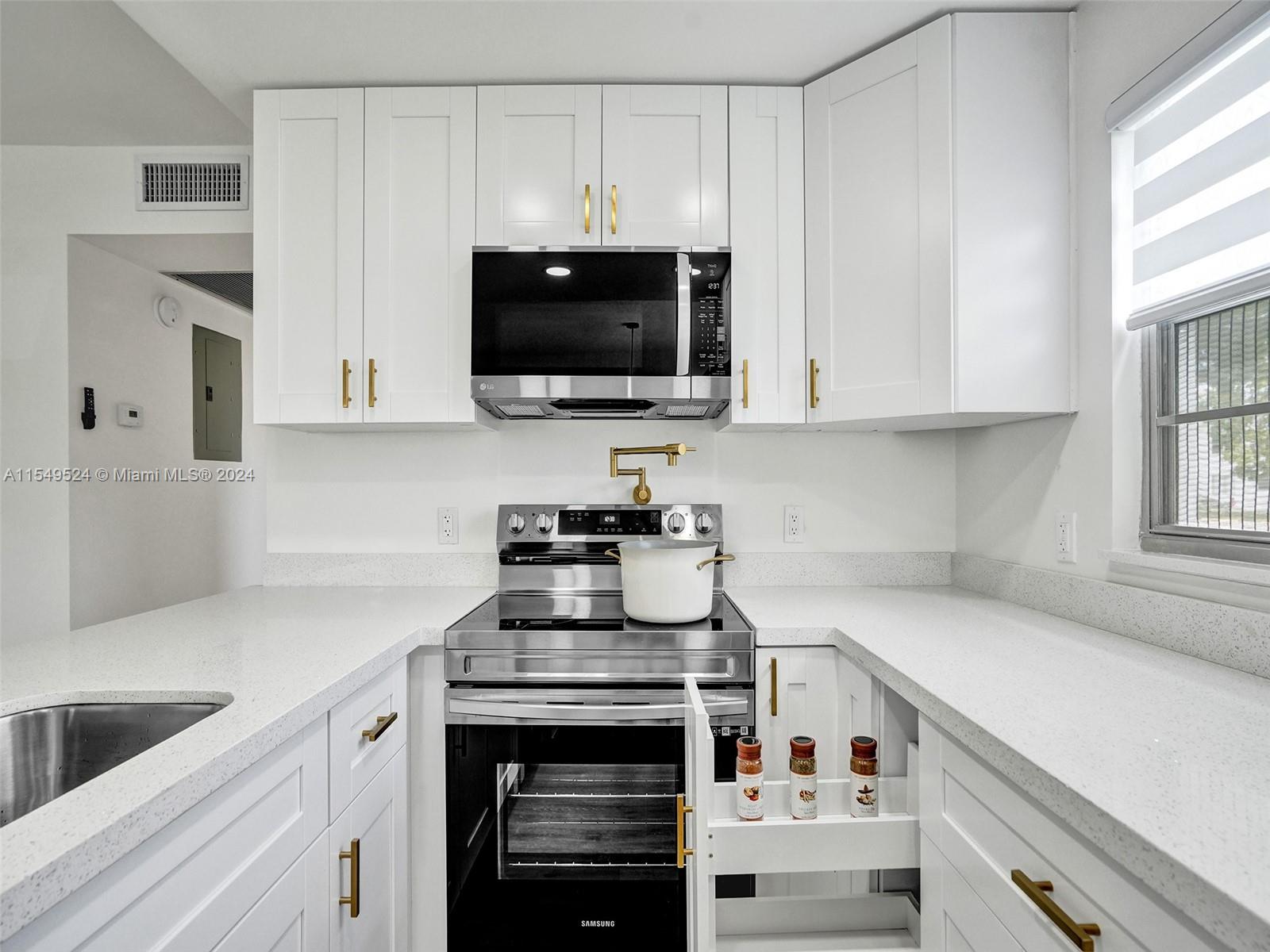 21 Prescott B, Deerfield Beach, FL, 33442 United States, 2 Bedrooms Bedrooms, ,1 BathroomBathrooms,Residential,For Sale,Prescott B,A11549524
