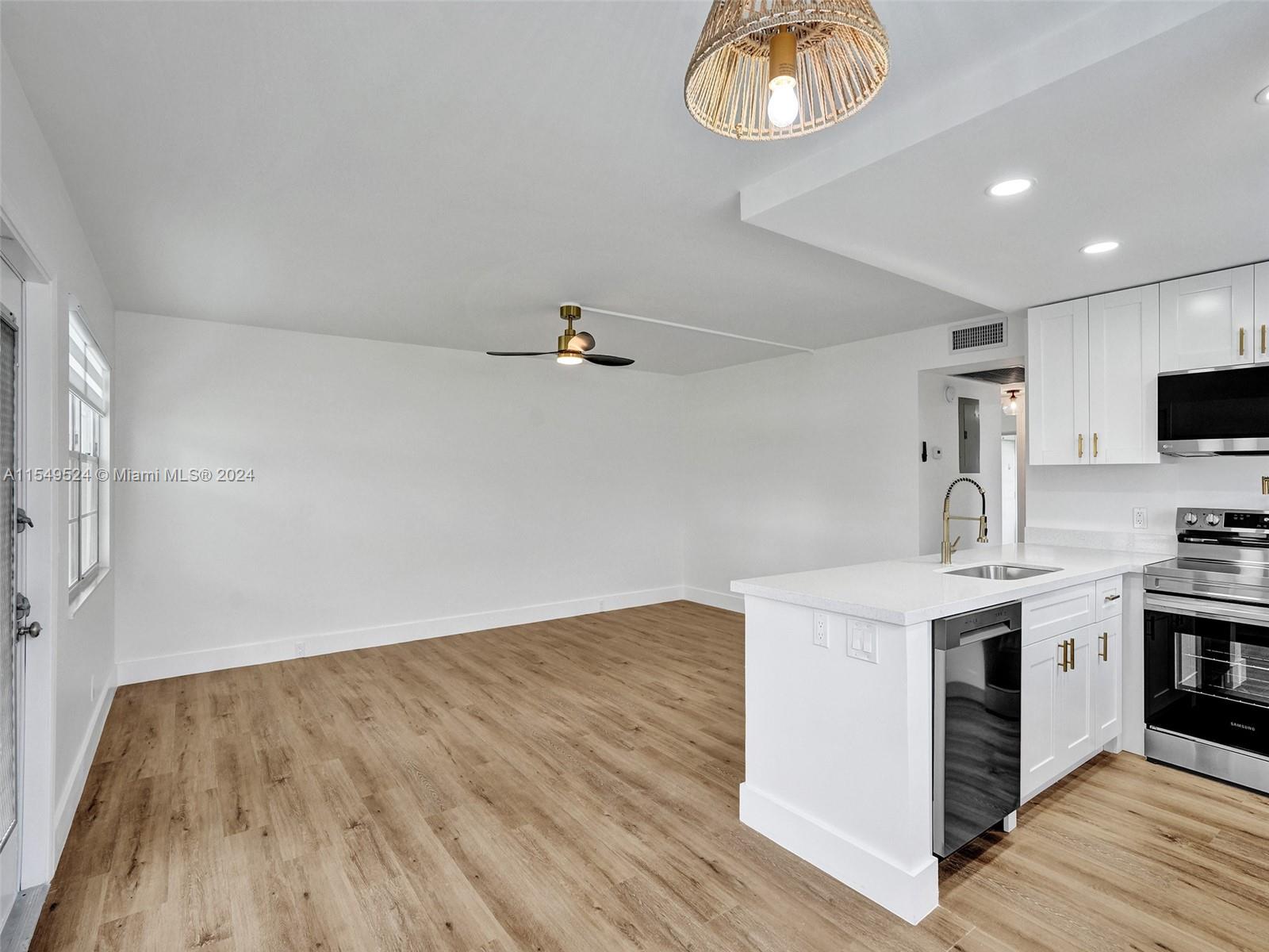 21 Prescott B, Deerfield Beach, FL, 33442 United States, 2 Bedrooms Bedrooms, ,1 BathroomBathrooms,Residential,For Sale,Prescott B,A11549524