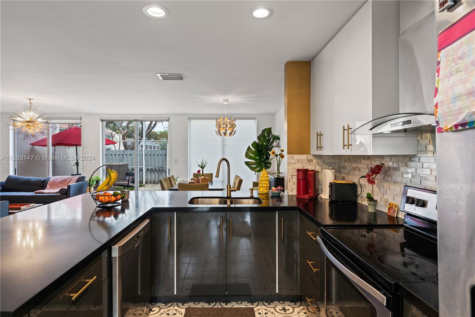 9775 NW 44th Ter 9775, Doral, Florida 33178, 3 Bedrooms Bedrooms, ,2 BathroomsBathrooms,Residential,For Sale,9775 NW 44th Ter 9775,A11550147