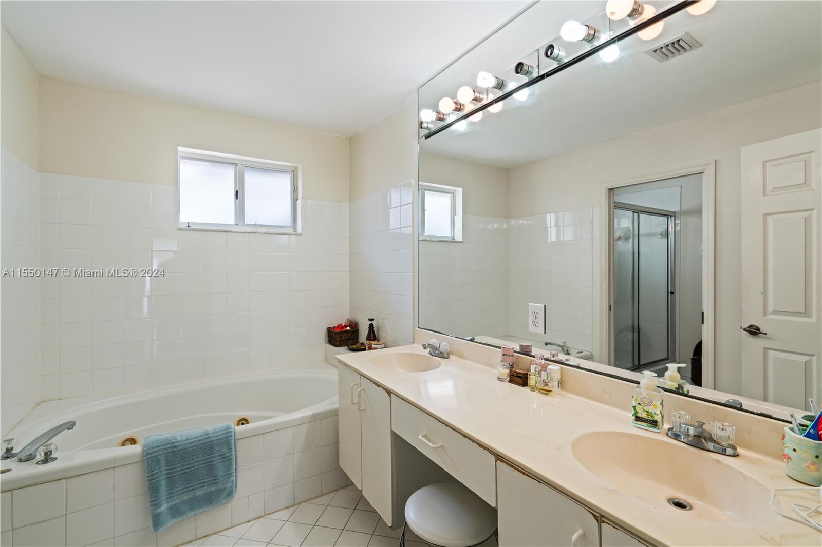 9775 NW 44th Ter 9775, Doral, Florida 33178, 3 Bedrooms Bedrooms, ,2 BathroomsBathrooms,Residential,For Sale,9775 NW 44th Ter 9775,A11550147