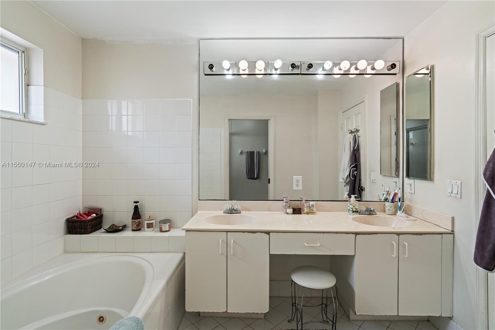 9775 NW 44th Ter 9775, Doral, Florida 33178, 3 Bedrooms Bedrooms, ,2 BathroomsBathrooms,Residential,For Sale,9775 NW 44th Ter 9775,A11550147